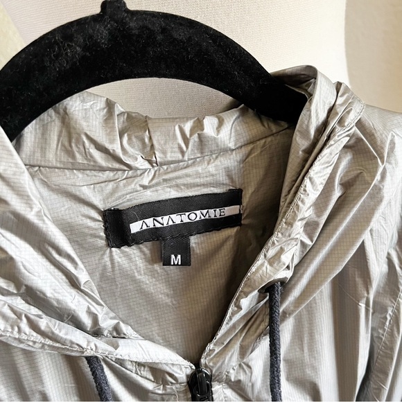 Anatomie Mela Silver Metallic Windbreaker Vest Hooded Zip Front Size M - Picture 9 of 9